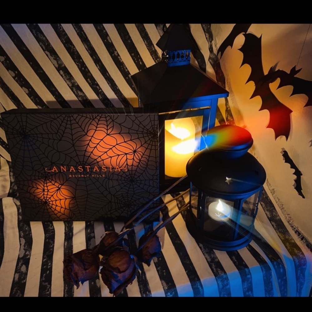 Anastasia Beverly Hills Halloween Spiderweb box